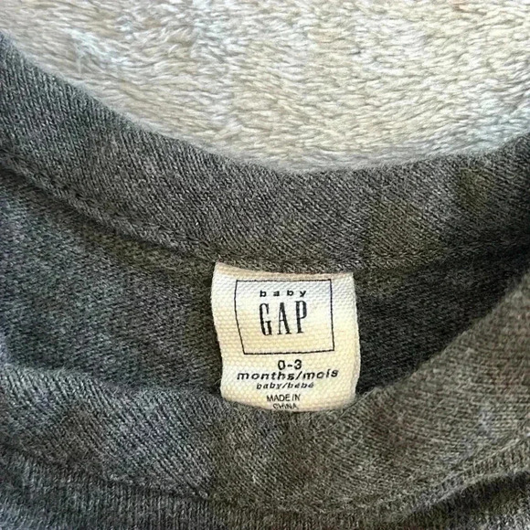 GAP - grey pullover sweater/sweatshirt. Size 0-3/6-12 months - Picture 2 of 3